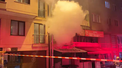 Nilüfer'de gece yarısı korkutan kıraathane yangını