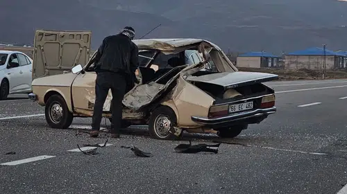 Karlıova kara yolunda şiddetli çarpışma: 3 yaralı