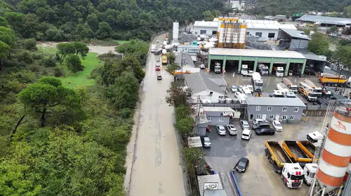 İstanbul'da sağanak kabusu: Eyüpsultan'da yollar sular altında kaldı