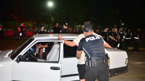 Adana'da dev operasyon: 1600'ü aşkın polisle kuş uçurtulmadı