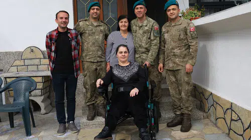 Mehmetçik'ten Prizren'de anlamlı destek: Bir hayatı daha kolaylaştırdılar