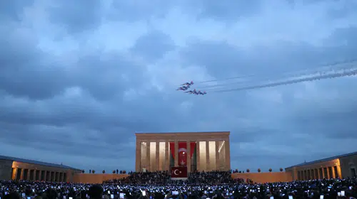 Başkent semalarında Cumhuriyet coşkusu: Türk Yıldızları'ndan Anıtkabir'e selam