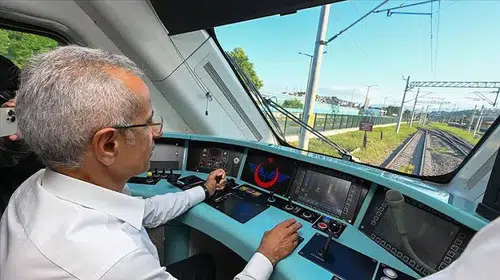 İstanbul'un ulaşım omurgası 13 yaşında: Marmaray'da devasa yolcu sayısı