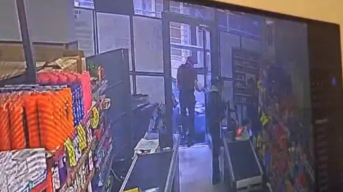 Şişli'de dehşet anları: Kontrolden çıkan araç market çıkışındaki yayaya çarptı