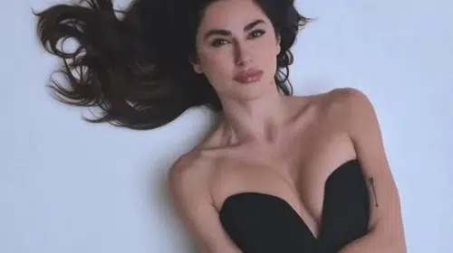 Nesrin Cavadzade Bodrum'da yazı bitirmedi: Siyah bikinili kareleriyle nefes kesti