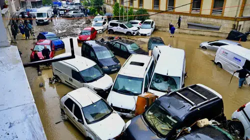 İstanbul'da sel araçları da vurdu: Kaskosu olmayan sürücüler ne yapacak?
