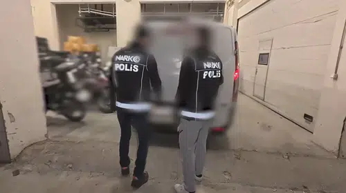 Kanser ilacı yalanı narkotik polisine sökmedi: Minibüsten milyonluk sevkiyat çıktı
