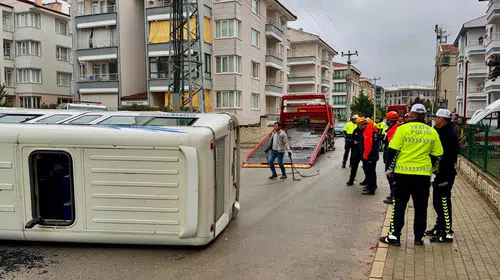 Afyonkarahisar'da öğrenci servisi dehşeti: 16 yaralı