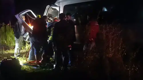 Develi'de feci kaza: İşçi servisleri ve iş makinesi birbirine girdi