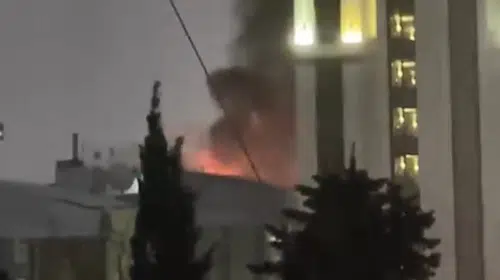 Bayrampaşa'da sabah saatlerinde korkutan yangın: Düğün salonu küle döndü