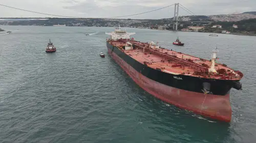 İHA saldırısının hedefi olan dev tanker İstanbul Boğazı'ndan geçiş yaptı