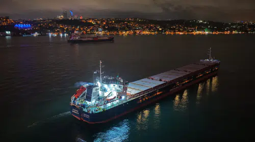 İstanbul Boğazı'nda deniz ulaşımı durdu: Kargo gemisi arıza yaptı