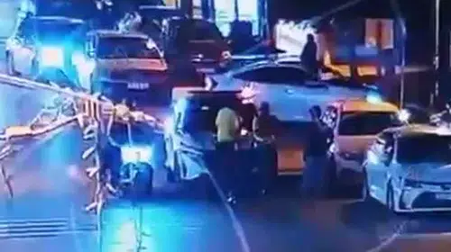 Saniyelerle yarıştı: Boğulmak üzere olan sürücüye polis eli değdi