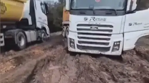 Çatalca'da çözüm için açılan yol kabusa dönüştü: Kamyonlar çamura saplandı
