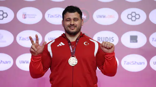 Astana'da dev randevu: Dünya Güreş Şampiyonası'nda madalya heyecanı start aldı