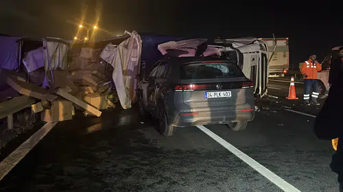 TEM Otoyolu'nda feci kaza: TIR karşı şeride uçtu, bir kişi hayatını kaybetti