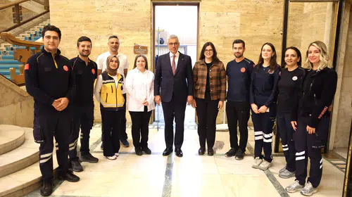 Sağlık Bakanı Memişoğlu'ndan Meclis'teki sağlık ekibine moral ziyareti