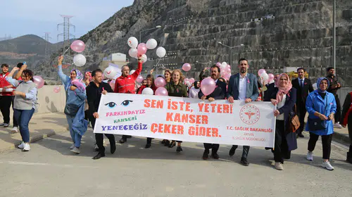 Deriner Barajı'nda anlamlı mesaj: Kanserle mücadelede erken teşhis vurgusu
