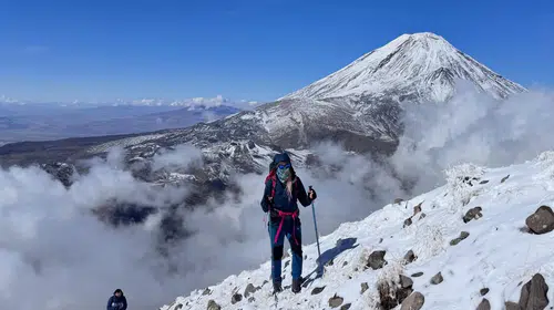 Zirveden gelen eşsiz manzara: Dağcılar bulutların üzerindeki Ağrı Dağı'nı görüntüledi