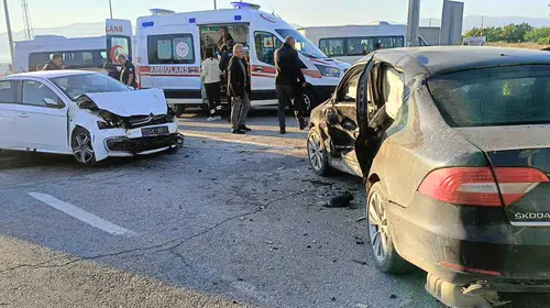 Akçadağ kavşağında şiddetli çarpışma: 6 yaralı