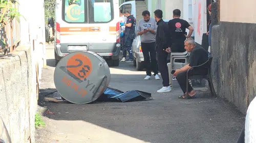 Adana'da feci kaza: Su deposuyla birlikte çatıdan yere çakıldı