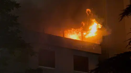 Kartal'da gece yarısı korkutan yangın: Alevler siteye sıçradı