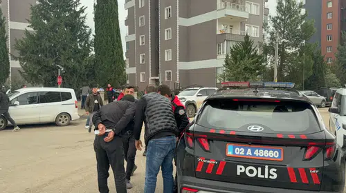 Adıyaman'da site sakinleri birbirine girdi: 5 kişi emniyete götürüldü