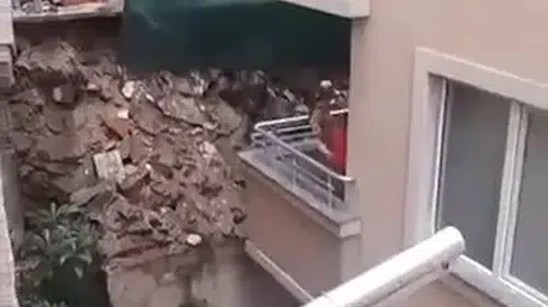 İstanbul'da sağanak felaketi: Kağıthane'de toprak kayması ve yol çökmesi yaşandı