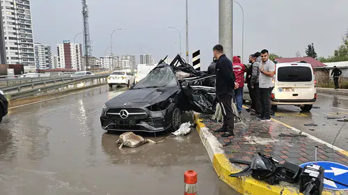 Adana'da yağışlı havada direksiyon hakimiyetini kaybetti: Genç sürücü hayatını kaybetti