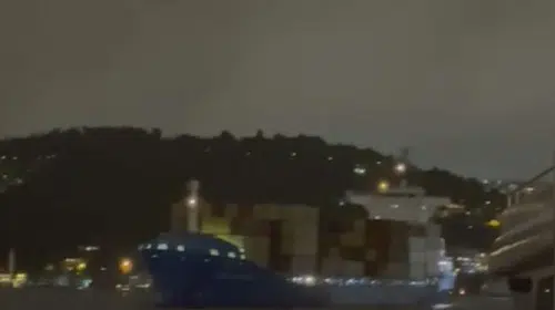 Boğaz trafiğinde korku dolu anlar: Kuru yük gemisi kontrolden çıktı