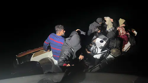 Ege'de gece operasyonu: Sahil Güvenlik 10 kişiyi kurtardı