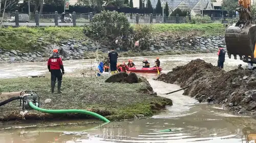 Kayıpların izi sürülüyor: Kağıthane'de göletin suyu dereye yönlendirildi