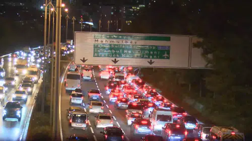 Megakentte akşam trafiği kilitlendi: Yoğunluk rekor seviyeye dayandı