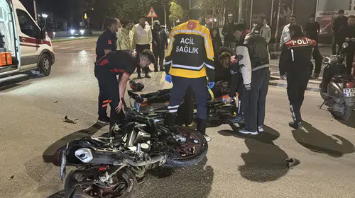 Eskişehir'de motosiklet dehşeti: Ehliyetsiz sürücü kavşakta ortalığı birbirine kattı