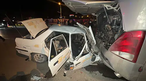 Malatya'da gece yarısı dehşeti: Otomobil otobüse çarptı