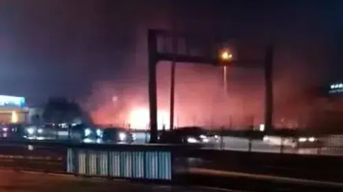 Avcılar'da gece yarısı metrobüs hattında korkutan yangın