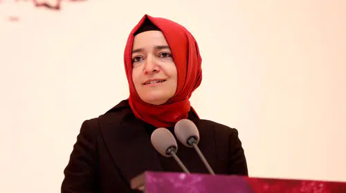 Ömer Çelik duyurdu: Fatma Betül Sayan Kaya'nın yerine Hülya Terzioğlu atandı