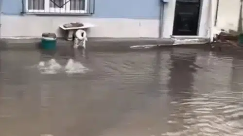 Bursa'da aniden bastıran yağış şehri felç etti
