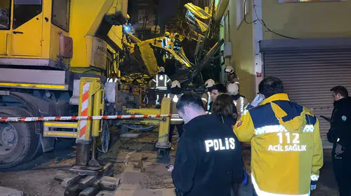 Beyoğlu'nda korkutan çöküş: 5 katlı bina yerle bir oldu