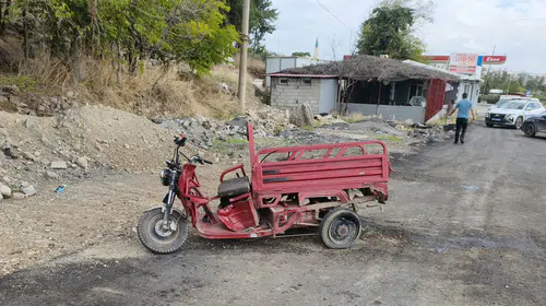 Gaziantep'te yürekleri ağza getiren kaza: Motosikletli baba ve kızı hastanelik oldu