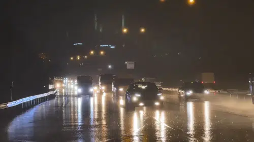 İstanbul'da sabah mesaisi yağmurla başladı: Trafikte zor anlar