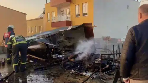 Kahta'da korkutan çatı yangını: Ekipler zamanında müdahale etti