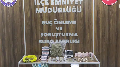 Gaziemir'de zehir tacirlerine ağır darbe: Ev ve araçlar cephanelik gibi çıktı