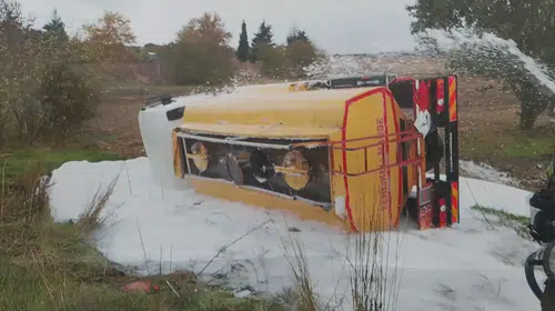 Silivri'de korkutan kaza: Yakıt tankeri şarampole uçtu