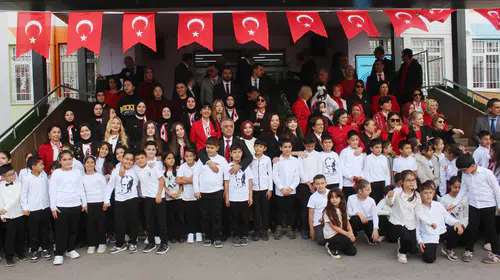 Aksaray'da öğretmen adaylarından Cumhuriyet coşkusu: İlk kez kürsüde kutladılar