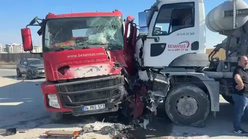 Avcılar'da beton mikserleri kafa kafaya çarpıştı: Bir yaralı