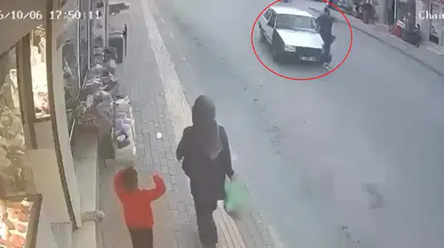 Bursa'da nefes kesen kaza: Otomobilin aynasına tutunarak hayata tutundu
