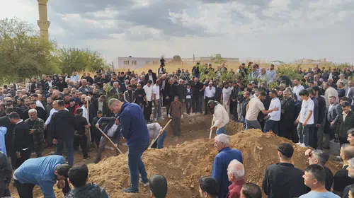Nusaybin'deki feci kazada yürek yakan veda: İki anne ve dört çocuk yan yana defnedildi