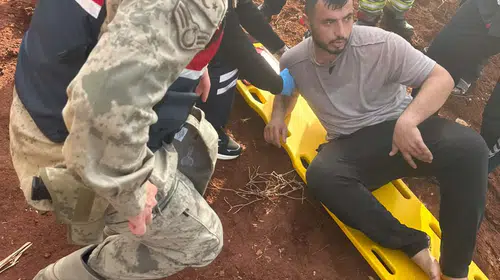 Reyhanlı'da korkutan kaza: TIR zeytinliğe uçtu