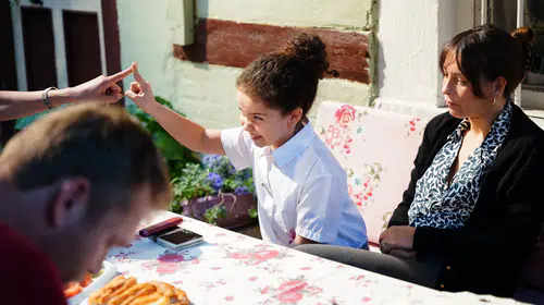 Güller ve Günahlar setinde kamera arkası kahkahaları
